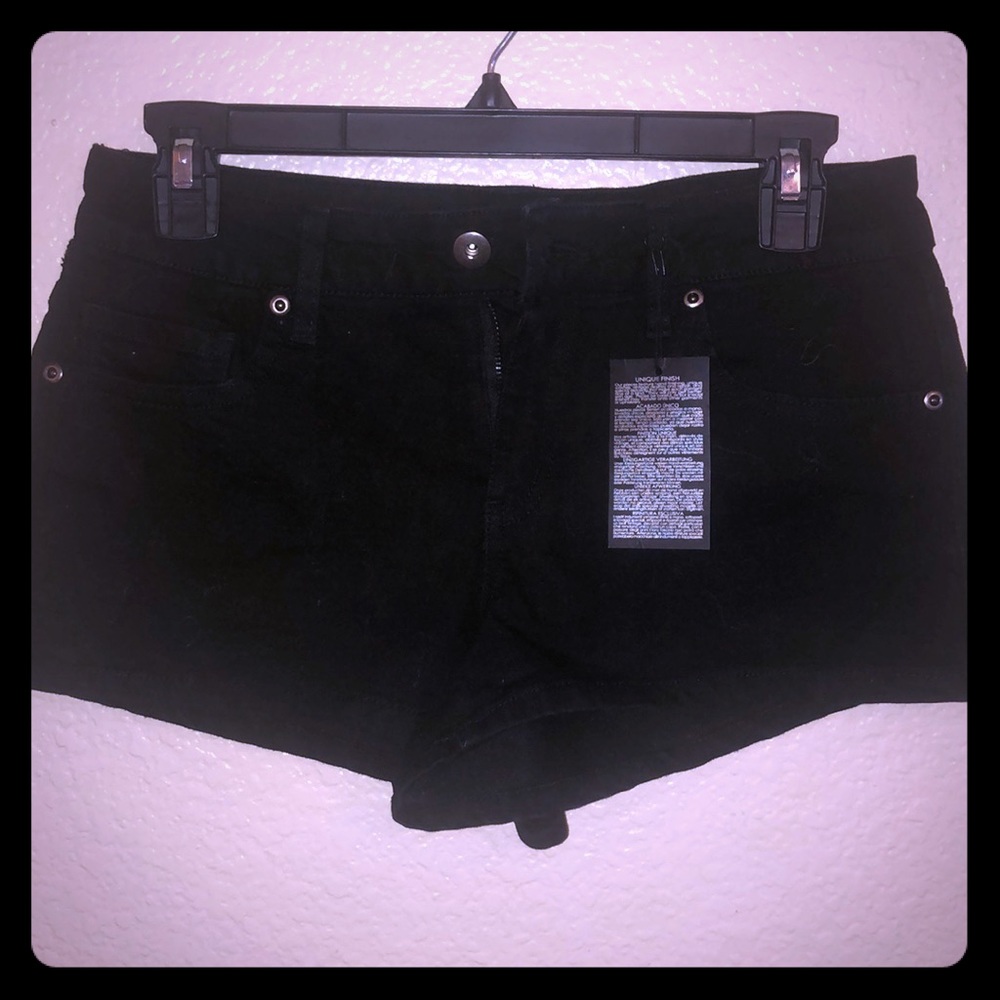 Super adorable black jean shorts
